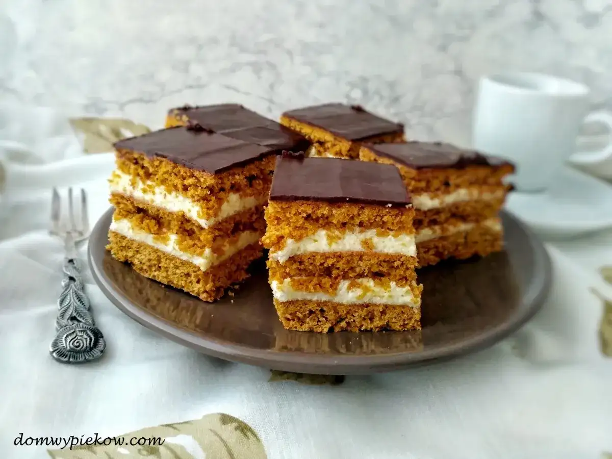 Miodownik idealny - przepis krok po kroku na miękkie ciasto