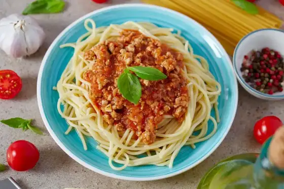 Spaghetti Bolognese - Prosty przepis na idealny sos w 30 min